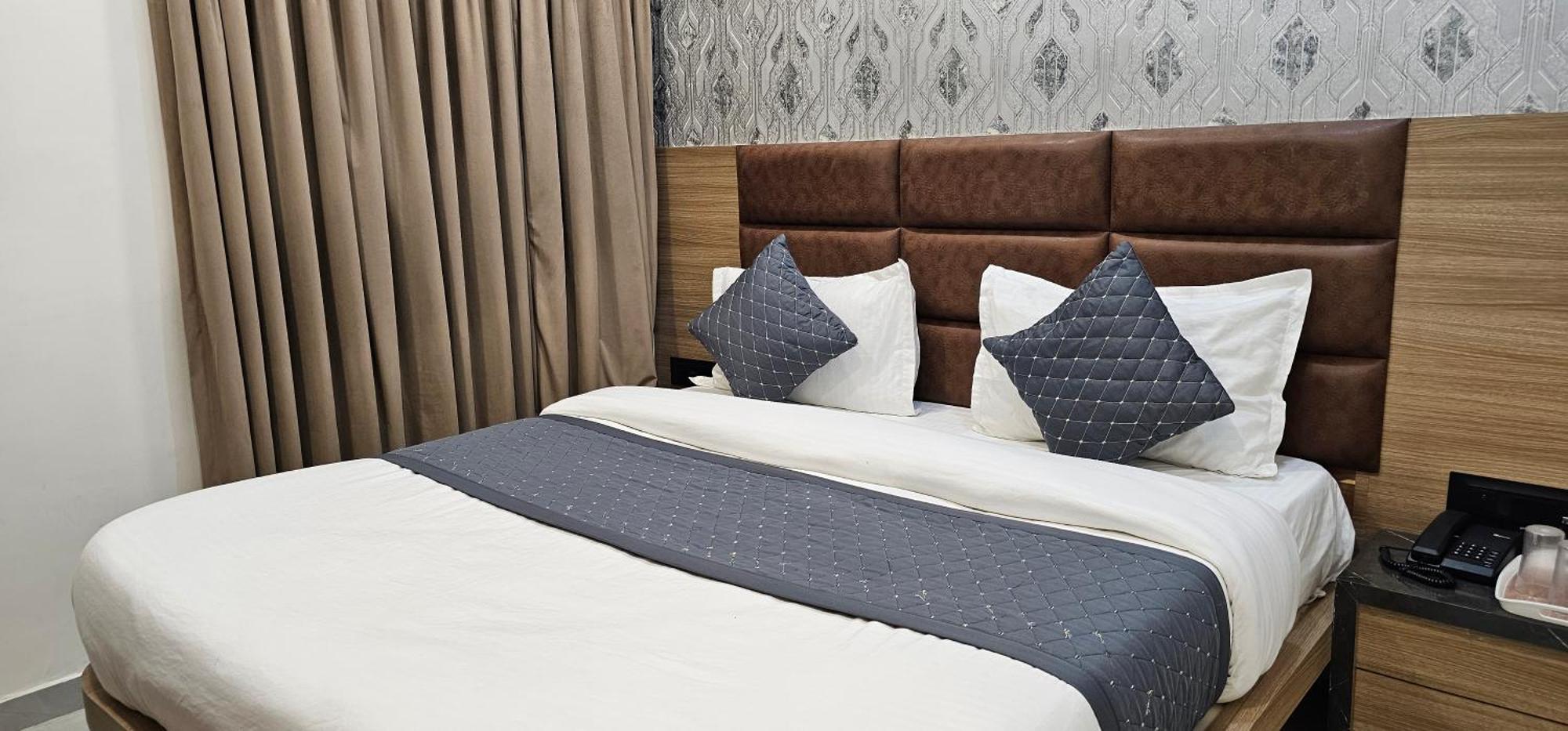 Hotel Allen Ahmadábád Kültér fotó