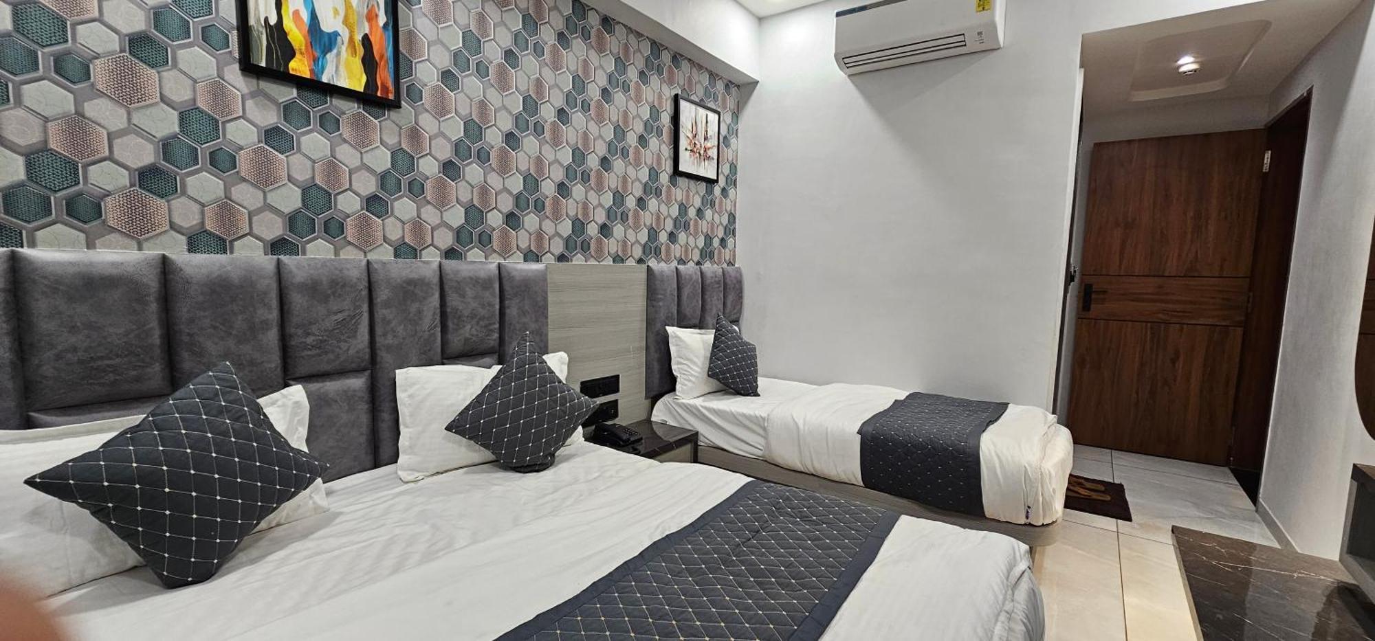Hotel Allen Ahmadábád Kültér fotó